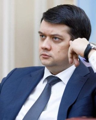 З місця – в кар'єру. Чи стане Разумков суперником Зеленського після своєї відставки