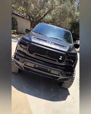 Дуэйн "Скала" Джонсон похвастался навороченным пикапом Shelby (видео)