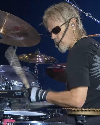 Потеря для мира рок-музыки: скончался легендарный барабанщик группы ZZ Top Фрэнк Бирд