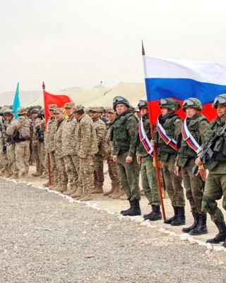Російський картковий будиночок руйнується. Як конфлікт у Карабасі тисне на "русский мир"