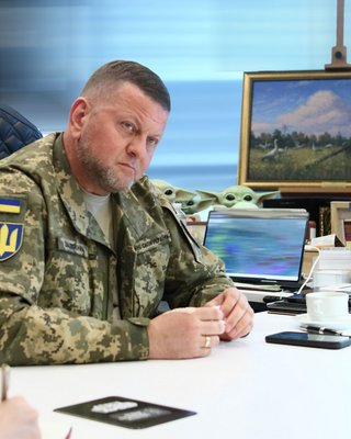 Игра на Залужного. Что происходит вокруг главнокомандующего ВСУ