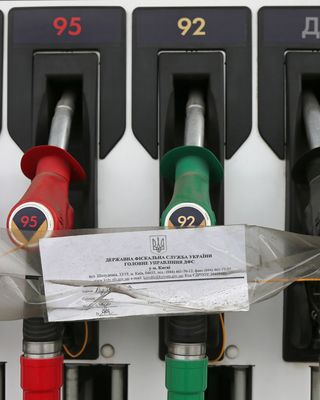 Бензину немає. Що потрібно зробити, щоб на заправках з'явилося паливо