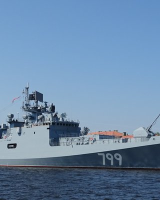 Російський фрегат "Адмірал Макаров" підбили