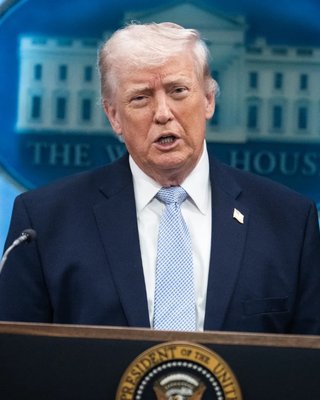 Трамп сдает назад: как удалось остановить смертельно опасный шантаж президента США