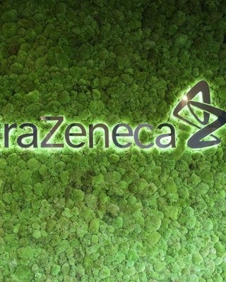 Вакцина AstraZeneca: застосування в ЄС припиняють