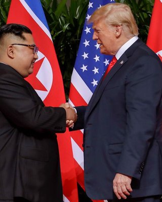 Историческая встреча Дональда и Кима