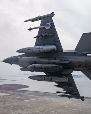 Простые пушки против суперБпЛА: почему F-16 не бьют AIM-9/AIM-120 по реактивным "Шахедам" (видео)