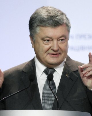 Растяжки Порошенко. Что оставляет уходящий президент Украины Владимиру Зеленскому