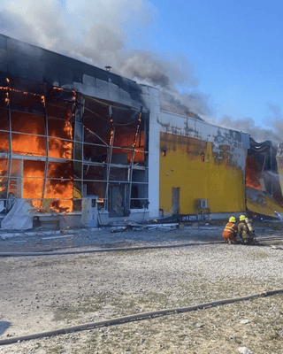 Окупанти РФ знищили ТЦ "Амстор" у Кременчуці