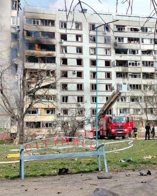 ЗС РФ поцілили ракетою у житловий будинок в Запоріжжі