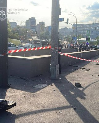 Смертельна ДТП у Києві: Mercedes в’їхав у перехід