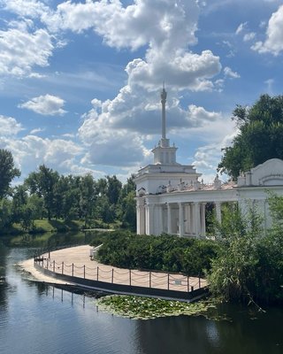 Червона чи руда: якого коліру футболка з мерчем Кривого Рогу