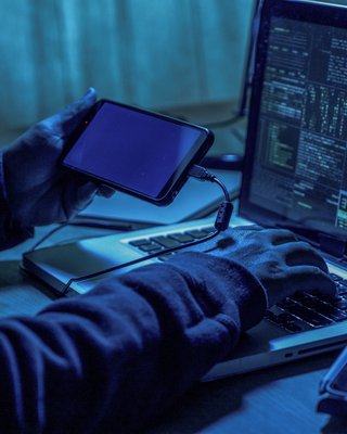 Масштабная кибератака на госреестры Украины