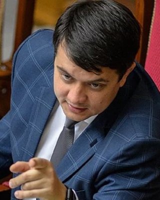 Між заколотом і відставкою. Чим закінчиться конфлікт Зеленського з Разумковим