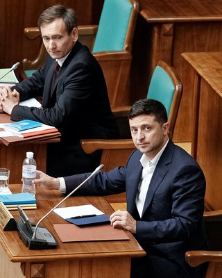Встать, в суд идет! Почему приход Зеленского на заседание КСУ вряд ли скажется на его решении 