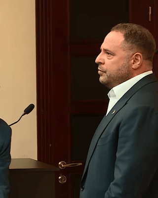 Сможет ездить по Украине: суд изменил меру пресечения Ермаку "по просьбе" командиров