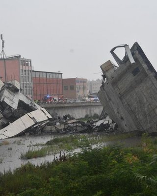Обрушение моста в Генуе