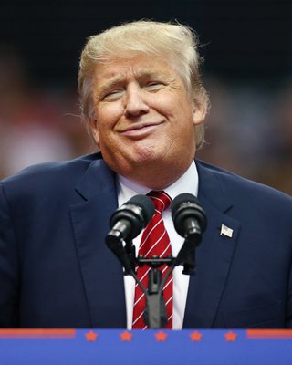 Трамп, Путин и другие. Что важного для Украины можно найти в компромате на американского президента