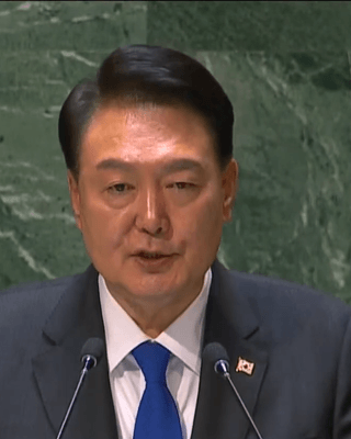 Военное положение в Южной Корее