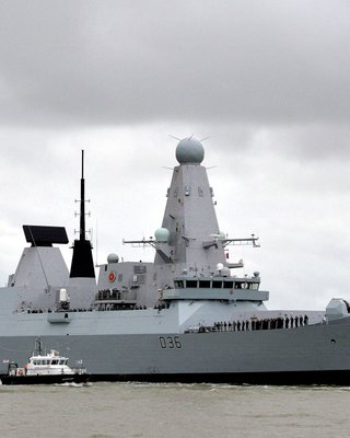 Інцидент з британським есмінцем Defender в Чорному морі