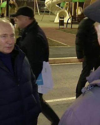 Путин приехал в оккупированный Мариуполь