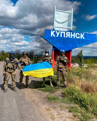 Країна має знати героїв. Хто стоїть за українським прапором над Балаклією