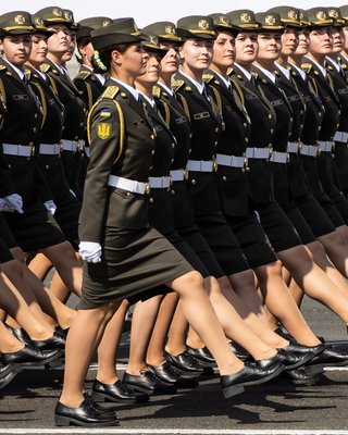 Перемога над каблуком. Чому взуття курсанток говорить про армію більше, ніж техніка на параді