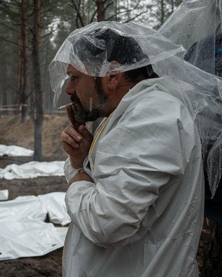 Це геноцид. Шокуючі кадри з Ізюму. Воєнних злочинців Росії потрібно покарати