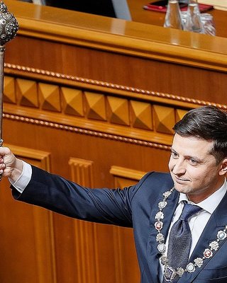 Кино с первого дубля. Зеленский формирует вертикаль своей власти