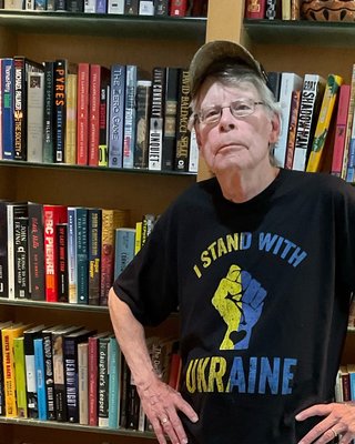 Стивену Кингу — 79: чему учат его книги во время войны