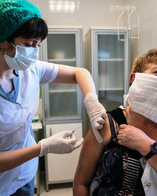 Перед тем, как уколоться. Самые частые вопросы по вакцинации от коронавируса