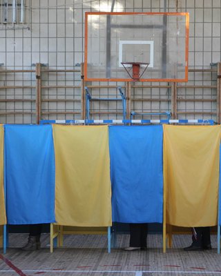 Под диктовку ТВ. Какую проблему вновь вскрыли выборы в Раду