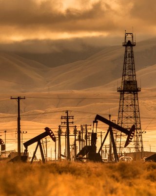 Стільки барелів світу не потрібно: чому нафта буде дешевшати, але не через Венесуелу
