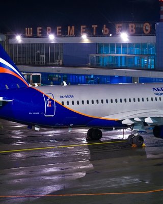 235 задержанных авиарейсов в "Шереметьево": означает ли это, что Украина закрыла российское небо