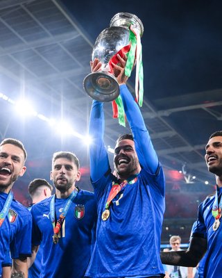 Заслуженный чемпион, провал фаворитов и новые звезды: 5 выводов из Евро-2020