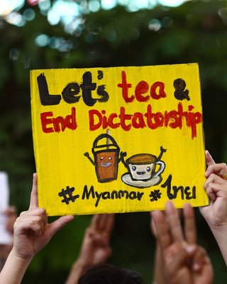 Альянс молочного чая за демократию в Азии и ряженка против Лукашенко
