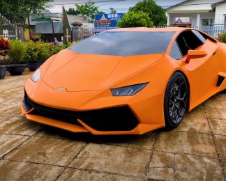 Народний майстер відтворив суперкар Lamborghini Huracan з картону (відео)