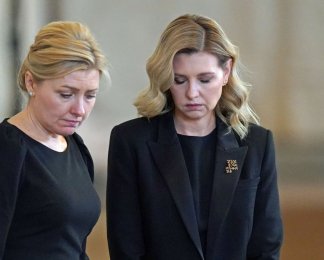 Олена Зеленська прилетіла в Лондон, щоб попрощатися з Єлизаветою II