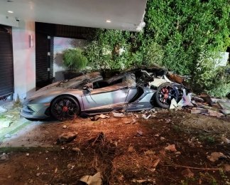 Неуправляемый грузовик уничтожил в ДТП элитные авто стоимостью свыше 1,5 млн. долларов (видео)