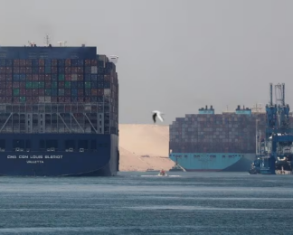Хуситы снова атаковали суда в Красном море. Компания Maersk остановила трафик (инфографика)