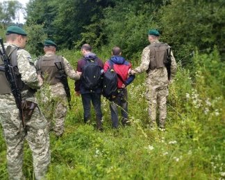 Прикордонники розповіли, як ловлять ухилянтів завдяки фотопасткам у лісі (фото)