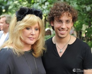 Алла Пугачова попросила надати їй статус іноагента, як Максиму Галкіну