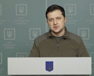 "Мы выстояли и успешно отбиваем атаки врагов", — Зеленский записал воодушевляющее видео