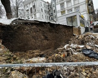 Смертельный обвал стены в Киеве: в ГСЧС и депутатка Киевсовета поделились новыми деталями