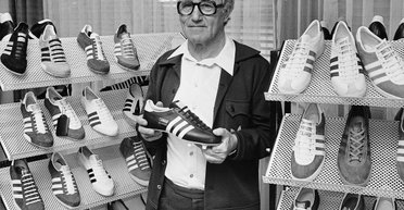 История Adidas: от сотрудничества с Гитлером до скандала с футбольной формой