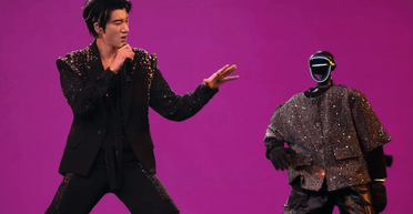 Китайський співак використав роботів для підтанцьовки: Ілон Маск не стримався (відео)