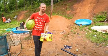 "Ми посеред чортової порожнечі": блогер показав життя в "найбіднішому окрузі США" (відео)