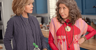 Це дуже смішно: 5 комедійних серіалів від Netflix для зимових вечорів