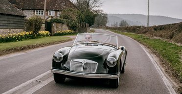 Знаменитый британский спорткар 50-х возвращается в производство (фото)