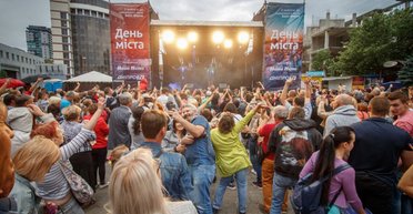 Наперегонки с коронавирусом. Как украинские мэры жертвуют здоровьем людей ради голосов на выборах